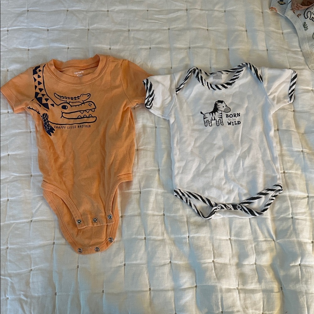 11 piece 12mo. Cute Baby Boy Animal themed Clothes (040) - Picture 12 of 16